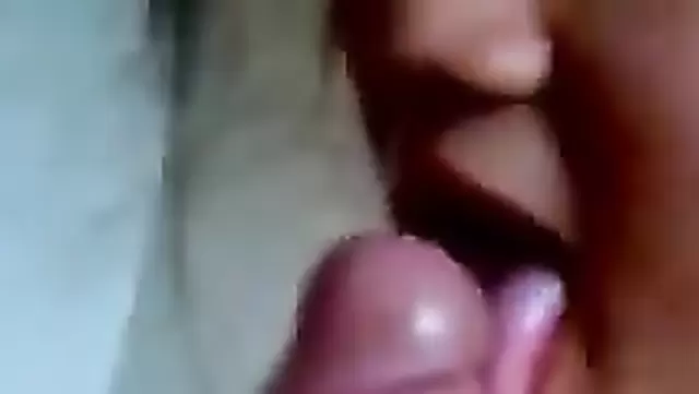 Молодая узбечка не может перестать сосать