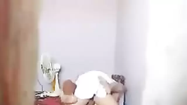 Коренной узбек трахает жену в одежде